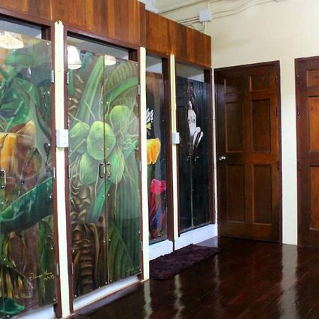 Baan Bovorn Hostel Банкок Екстериор снимка