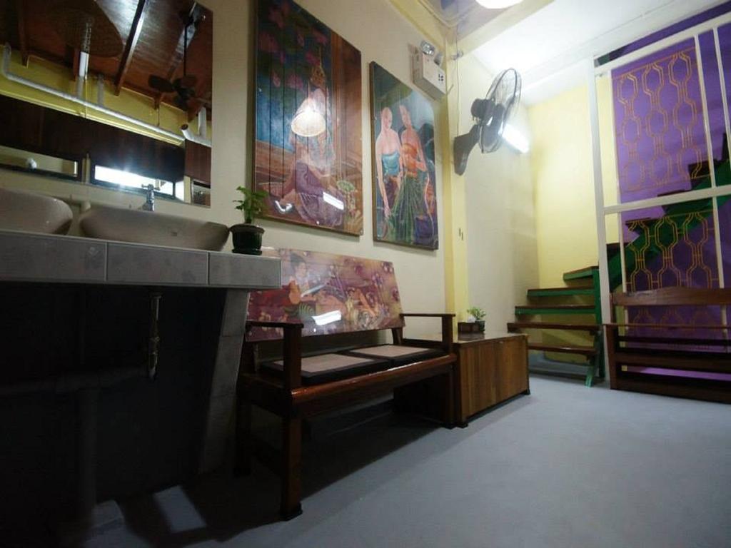Baan Bovorn Hostel Банкок Екстериор снимка
