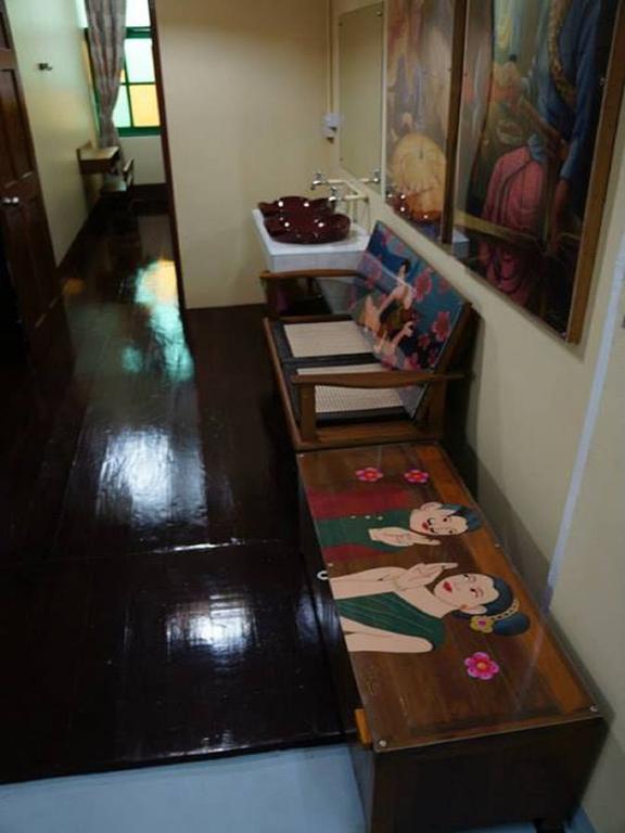 Baan Bovorn Hostel Банкок Екстериор снимка