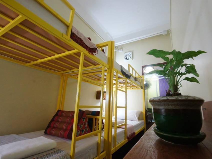 Baan Bovorn Hostel Банкок Екстериор снимка
