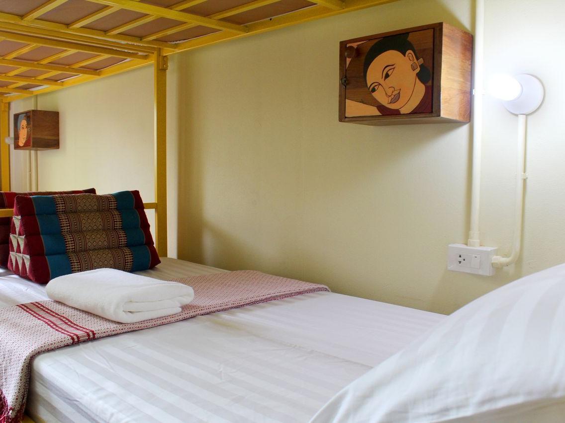 Baan Bovorn Hostel Банкок Екстериор снимка