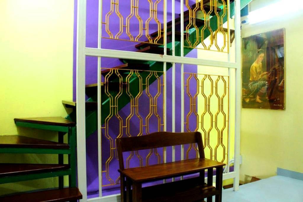 Baan Bovorn Hostel Банкок Екстериор снимка