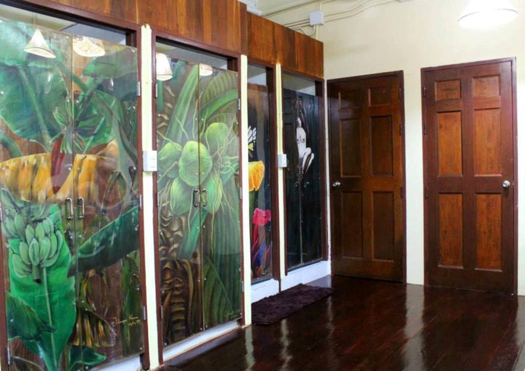 Baan Bovorn Hostel Банкок Екстериор снимка