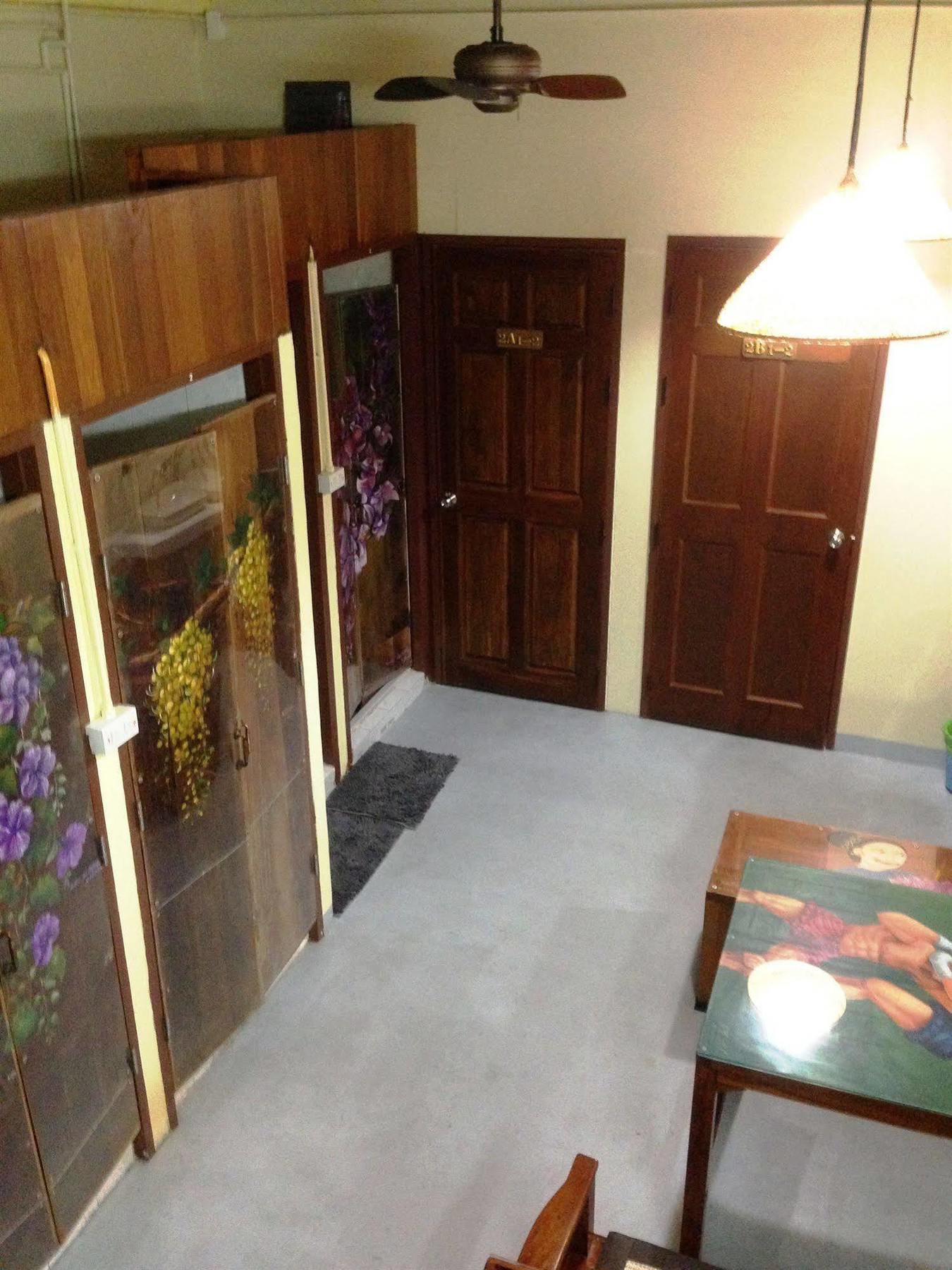 Baan Bovorn Hostel Банкок Екстериор снимка