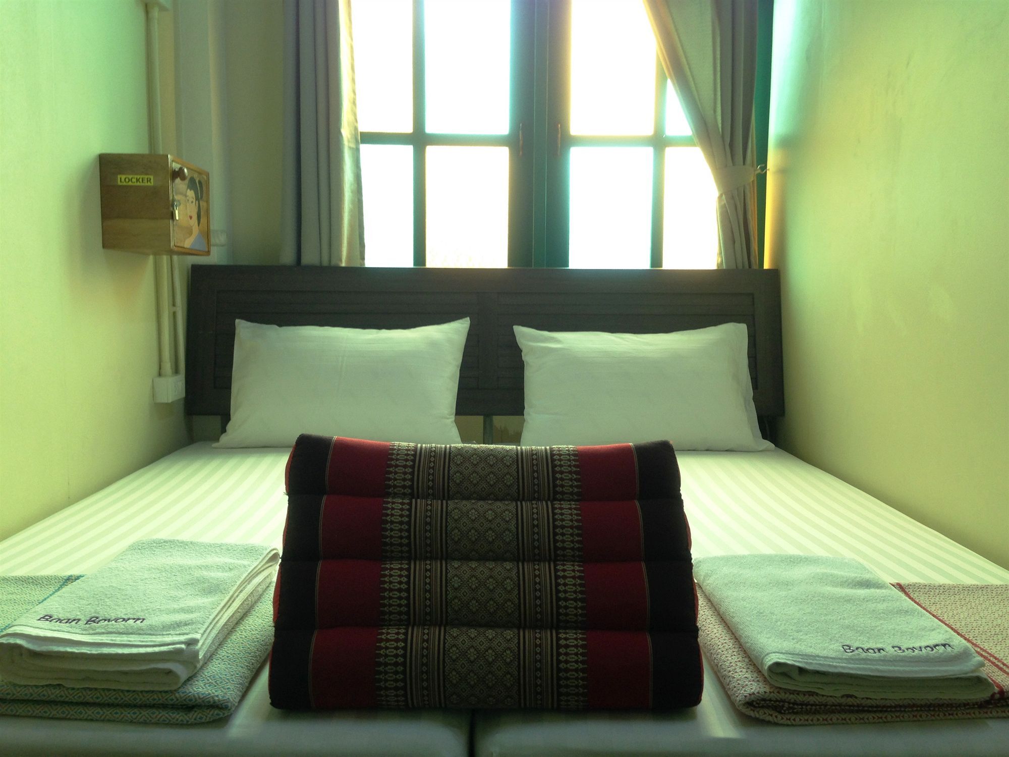 Baan Bovorn Hostel Банкок Екстериор снимка