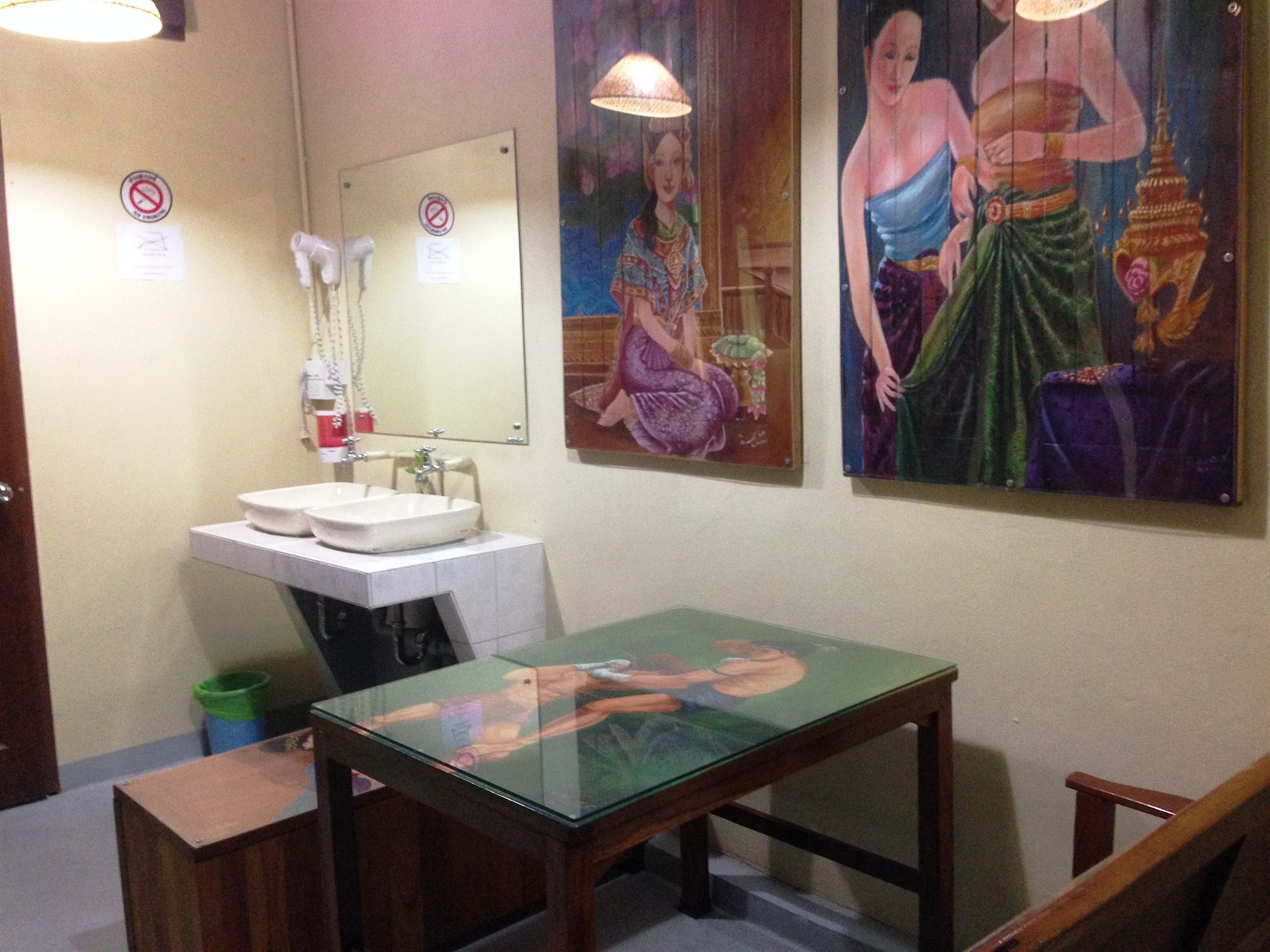 Baan Bovorn Hostel Банкок Екстериор снимка